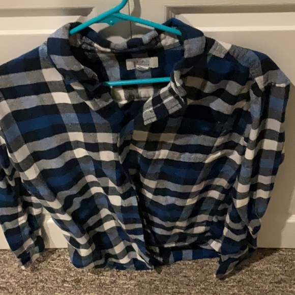 Croft & Barrow Blue and Black Casual Button Down Shirt - Picture 1 of 1